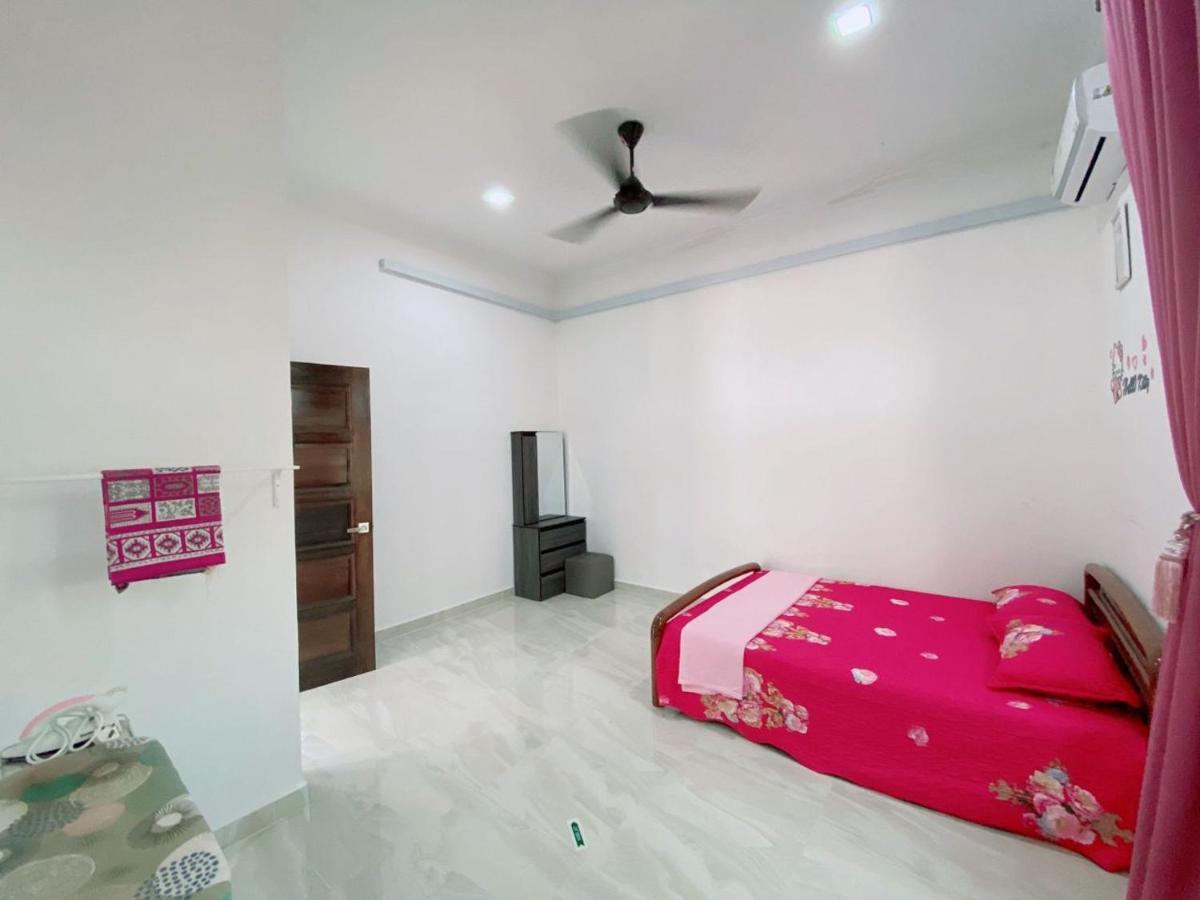 Willa Hellokitty House - Unit 1 Kuala Terengganu Zewnętrze zdjęcie