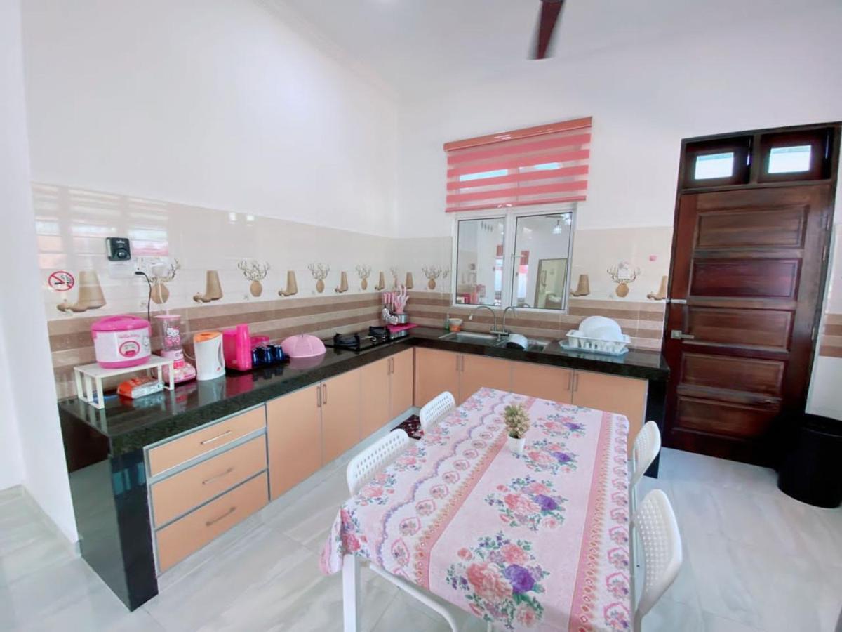 Willa Hellokitty House - Unit 1 Kuala Terengganu Zewnętrze zdjęcie