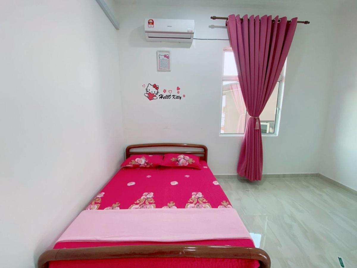Willa Hellokitty House - Unit 1 Kuala Terengganu Zewnętrze zdjęcie