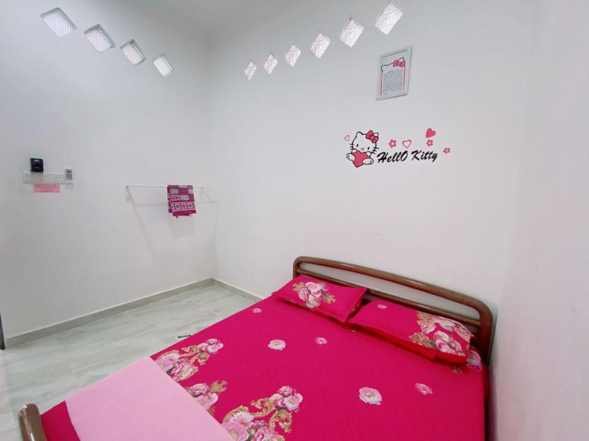 Willa Hellokitty House - Unit 1 Kuala Terengganu Zewnętrze zdjęcie