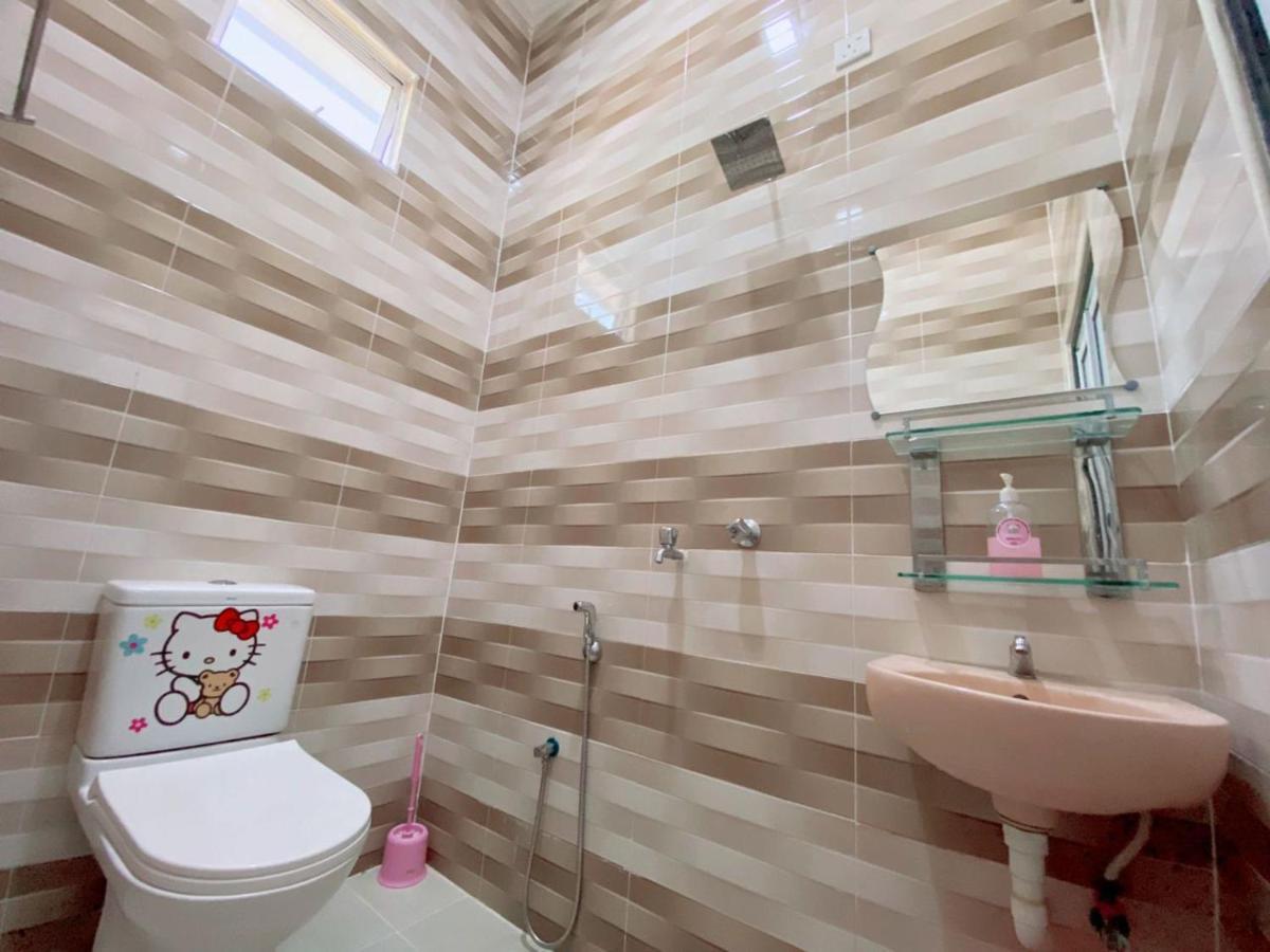 Willa Hellokitty House - Unit 1 Kuala Terengganu Zewnętrze zdjęcie