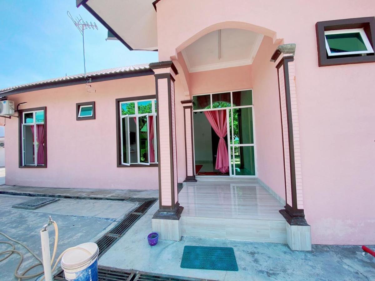 Willa Hellokitty House - Unit 1 Kuala Terengganu Zewnętrze zdjęcie