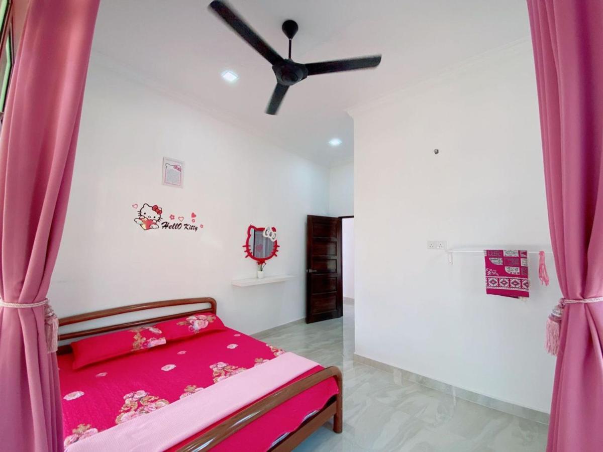 Willa Hellokitty House - Unit 1 Kuala Terengganu Zewnętrze zdjęcie
