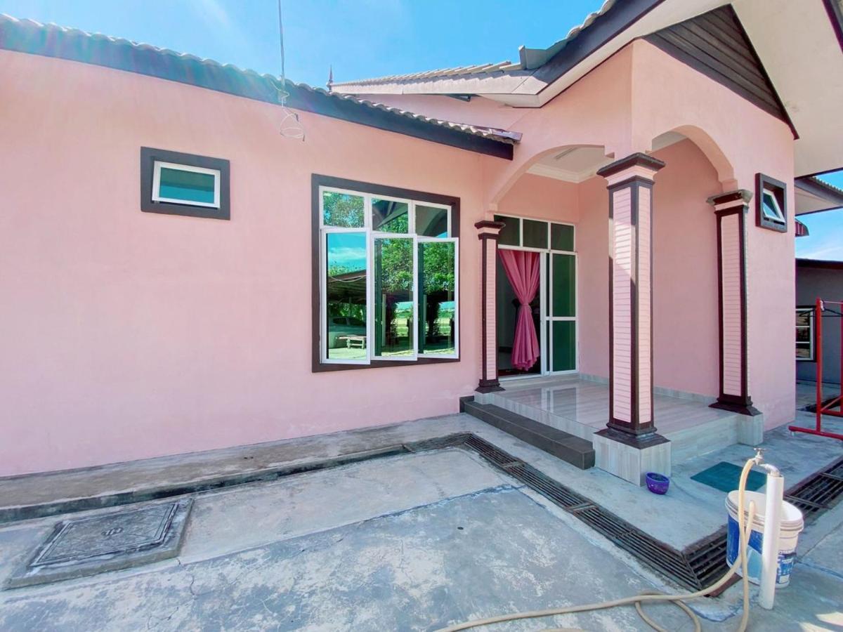 Willa Hellokitty House - Unit 1 Kuala Terengganu Zewnętrze zdjęcie
