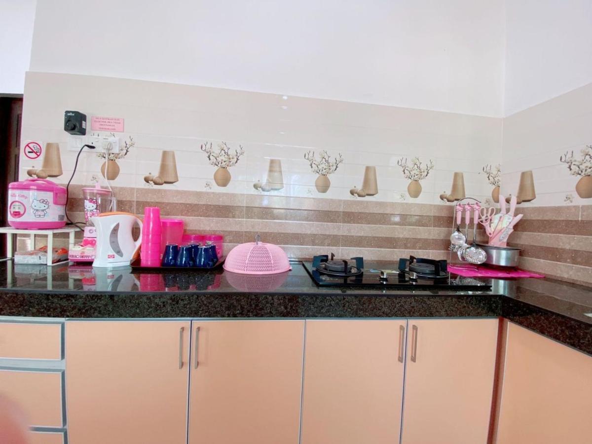 Willa Hellokitty House - Unit 1 Kuala Terengganu Zewnętrze zdjęcie